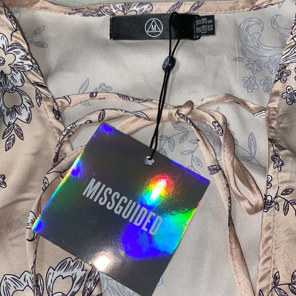 MISGUIDED Satin Floral Bodysuit-Blush - Picture 9 of 14